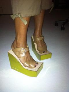 Neneh Cherry feet photo 3