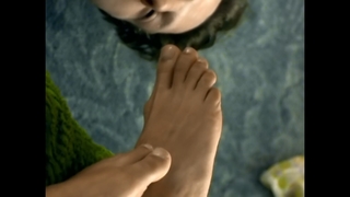 Neneh Cherry feet photo 8