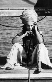 Neneh Cherry feet photo 2
