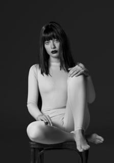 Neslihan Atagül feet photo thumbnail