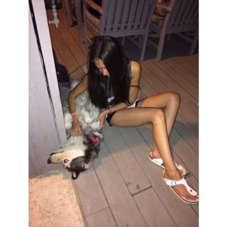 Neslihan Atagül feet photo thumbnail