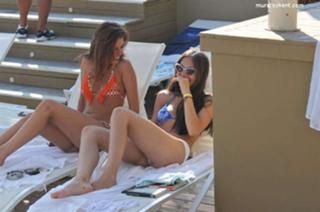 Neslihan Atagül feet photo thumbnail