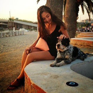 Neslihan Atagül feet photo thumbnail