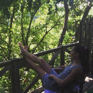 Neslihan Atagül feet photo thumbnail