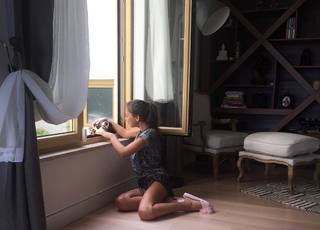 Neslihan Atagül feet photo thumbnail