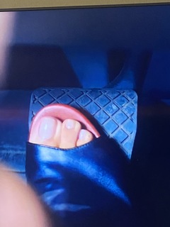 Neslihan Atagül feet photo thumbnail