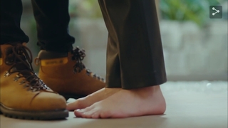 Neslihan Atagül feet photo thumbnail