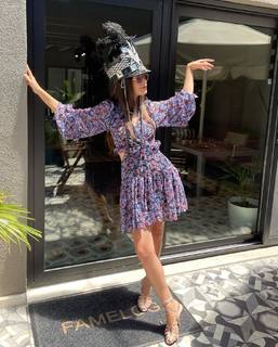 Neslihan Atagül feet photo thumbnail