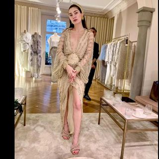 Neslihan Atagül feet photo thumbnail