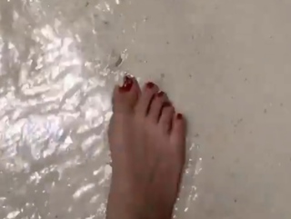 Neslihan Atagül feet photo thumbnail
