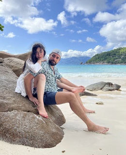 Neslihan Atagül feet photo thumbnail