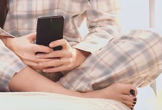 Neslihan Atagül feet photo thumbnail