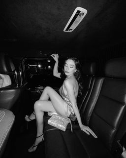 Neslihan Atagül feet photo thumbnail