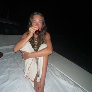 Neslihan Atagül feet photo thumbnail