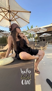 Neslihan Atagül feet photo thumbnail