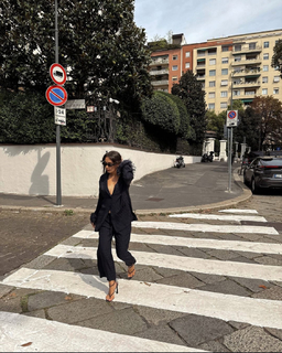 Neslihan Atagül feet photo thumbnail