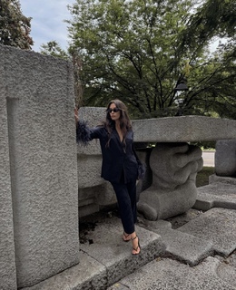 Neslihan Atagül feet photo thumbnail