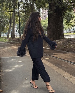 Neslihan Atagül feet photo thumbnail