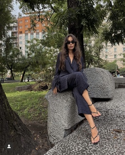 Neslihan Atagül feet photo thumbnail