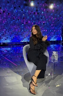 Neslihan Atagül feet photo thumbnail