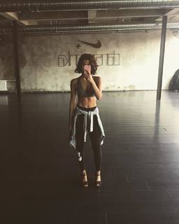 Nesrin Cavadzade feet photo thumbnail