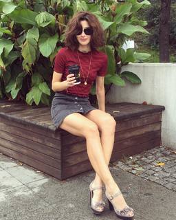 Nesrin Cavadzade feet photo thumbnail