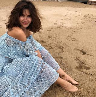 Nesrin Cavadzade feet photo thumbnail