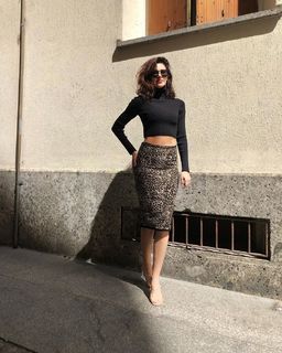 Nesrin Cavadzade feet photo thumbnail