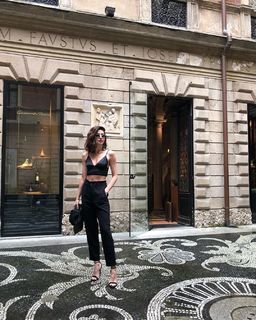 Nesrin Cavadzade feet photo thumbnail