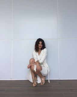 Nesrin Cavadzade feet photo thumbnail