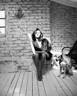 Nesrin Cavadzade feet photo thumbnail