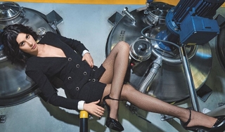 Nesrin Cavadzade feet photo thumbnail