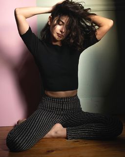 Nesrin Cavadzade feet photo thumbnail