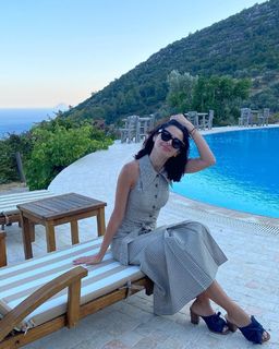 Nesrin Cavadzade feet photo thumbnail