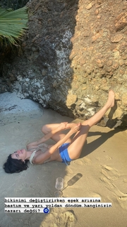 Nesrin Cavadzade feet photo thumbnail