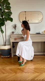 Nesrin Cavadzade feet photo thumbnail