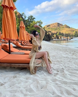 Nesrin Cavadzade feet photo thumbnail