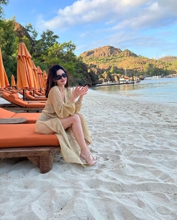 Nesrin Cavadzade feet photo thumbnail