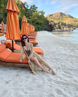 Nesrin Cavadzade feet photo thumbnail