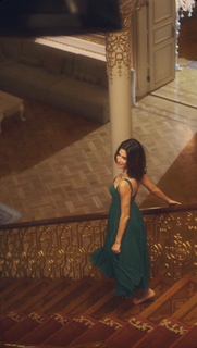 Nesrin Cavadzade feet photo thumbnail