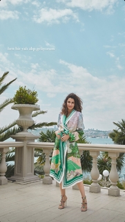 Nesrin Cavadzade feet photo thumbnail