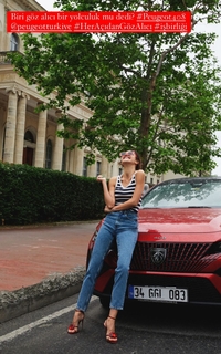 Nesrin Cavadzade feet photo thumbnail