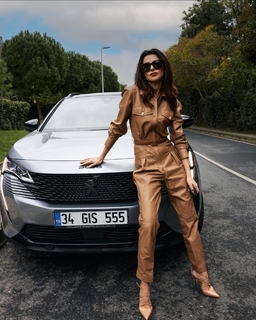 Nesrin Cavadzade feet photo thumbnail