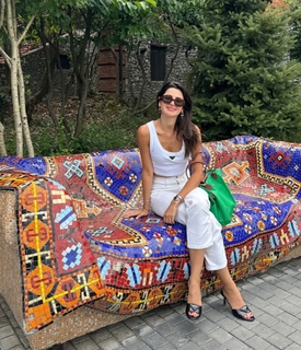 Nesrin Cavadzade feet photo thumbnail