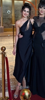 Nesrin Cavadzade feet photo thumbnail