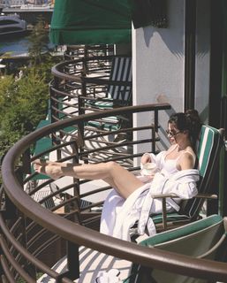 Nesrin Cavadzade feet photo thumbnail