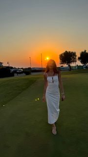 Nesrin Cavadzade feet photo thumbnail