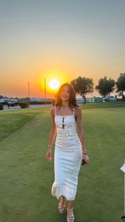 Nesrin Cavadzade feet photo thumbnail