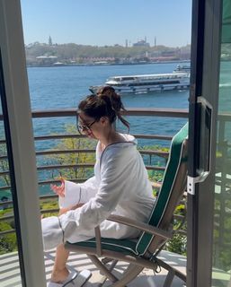 Nesrin Cavadzade feet photo thumbnail