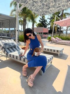 Nesrin Cavadzade feet photo thumbnail